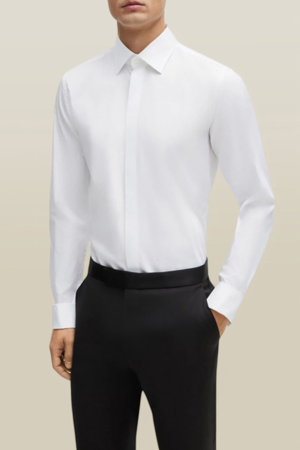 תמונת כל הלוק של חולצה מכופתרת